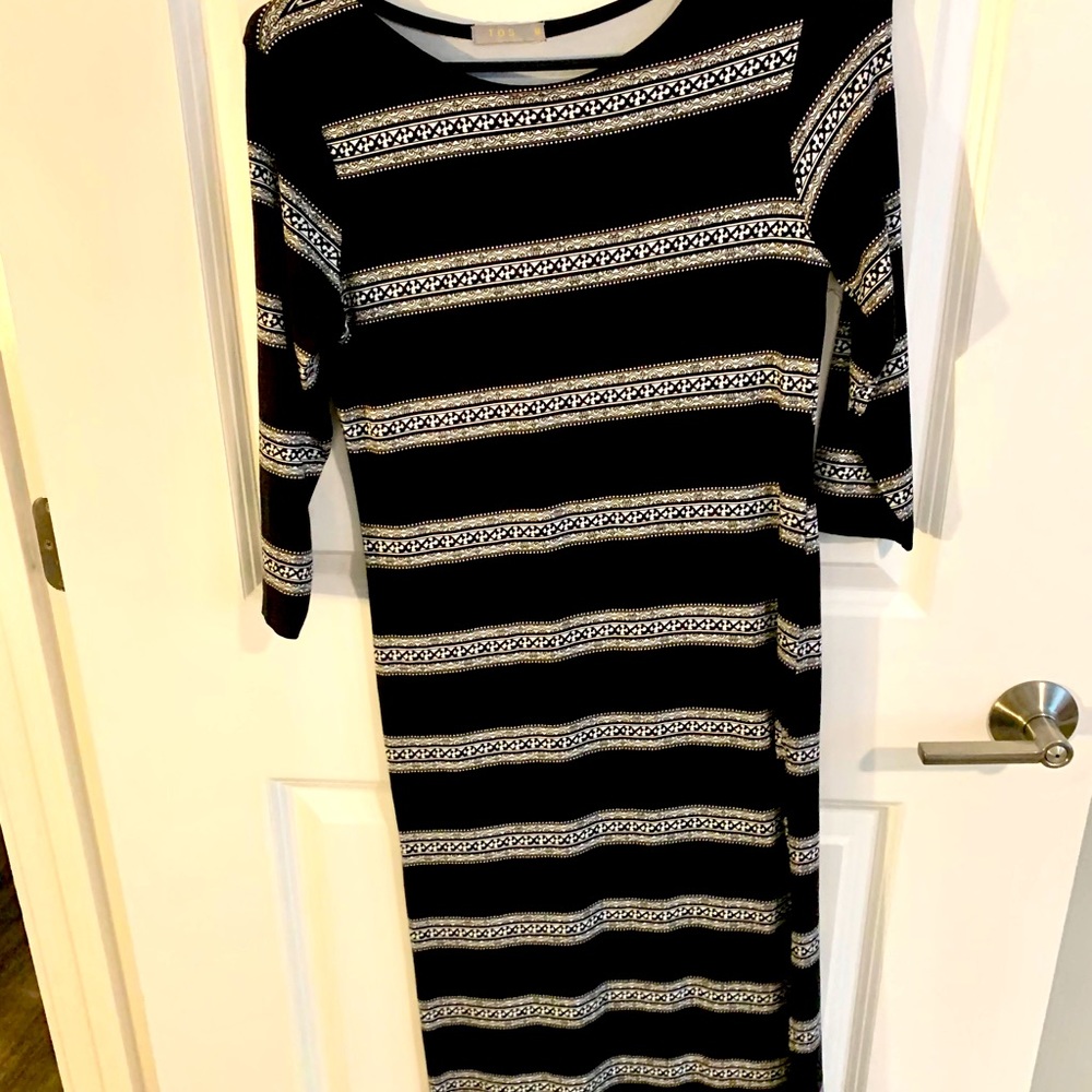 Midi dress with side slit